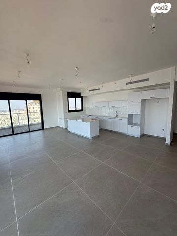 גג/ פנטהאוז, אמנון ליפקין שחק, נוף הטיילת, נתניה