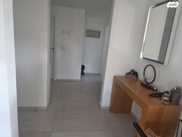 גג/ פנטהאוז, זאב ברנדה, המרכז השקט / מרכז העיר, פתח תקווה