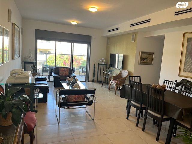 דירה, קרית הפרחים - 2005, רעננה