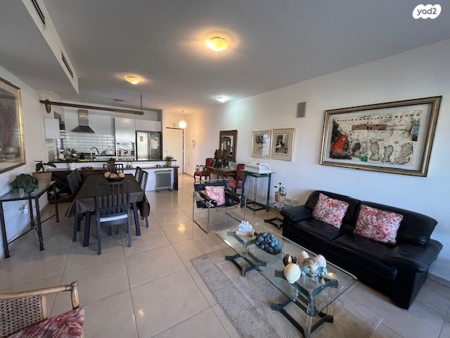 דירה, קרית הפרחים - 2005, רעננה