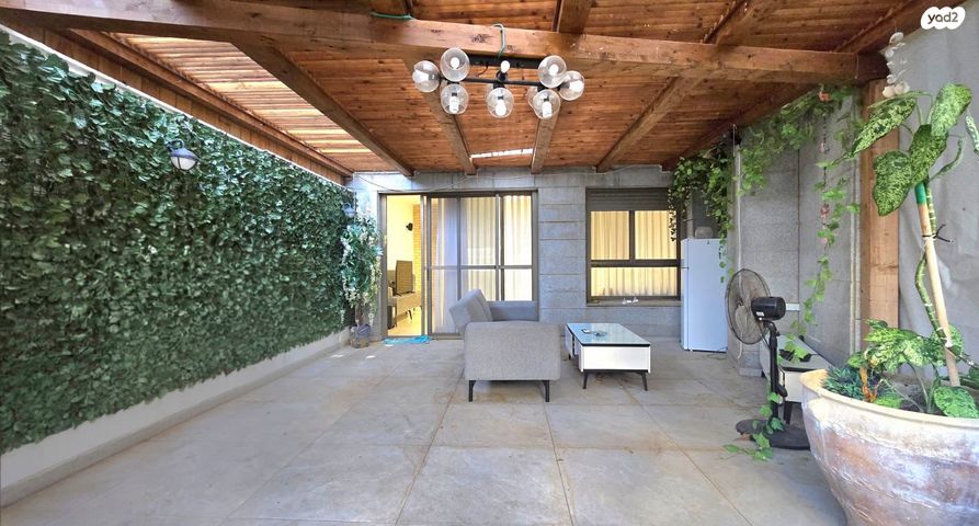 דירת גן, בת ים