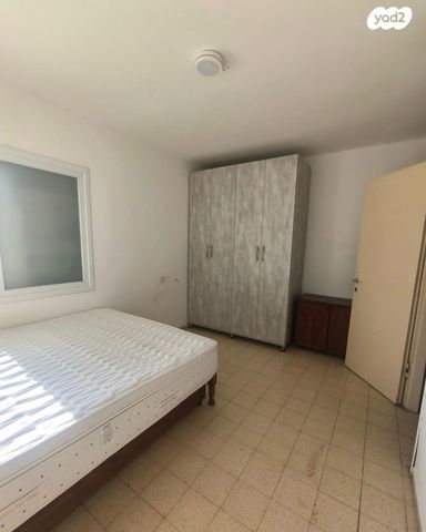 דירה, נעורים, ערד