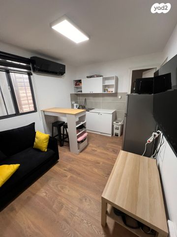 דירה, המשוררת זלדה 10, נווה עוז, פתח תקווה