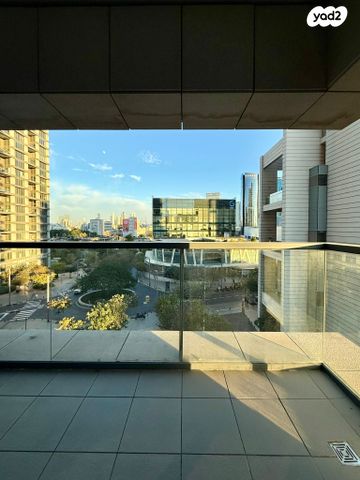 דירה, ניסים אלוני, צמרות איילון, פארק צמרת, תל אביב יפו