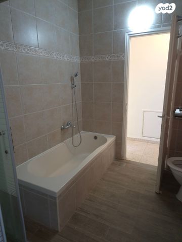 דירה, ליאון בלום, חיפה