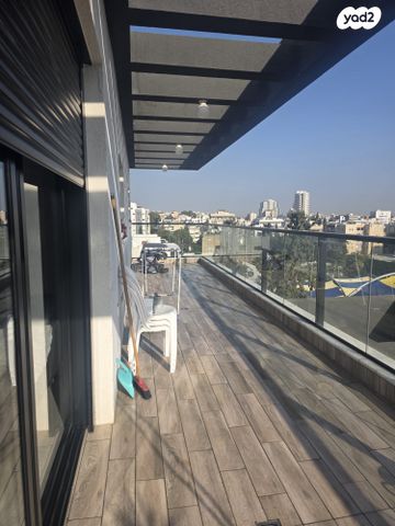 גג/ פנטהאוז, זאב ברנדה, המרכז השקט / מרכז העיר, פתח תקווה