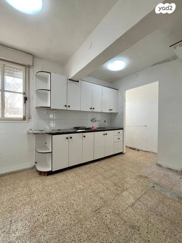 גיורא יוספטל 9