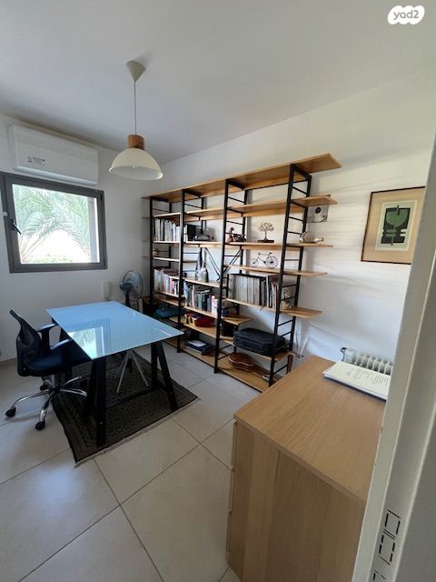 דירה, קרית הפרחים - 2005, רעננה