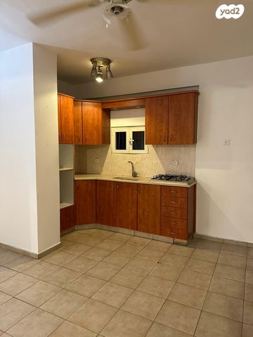 דירה, שמחה הולצברג 4, הגבול רוטשילד, בת ים