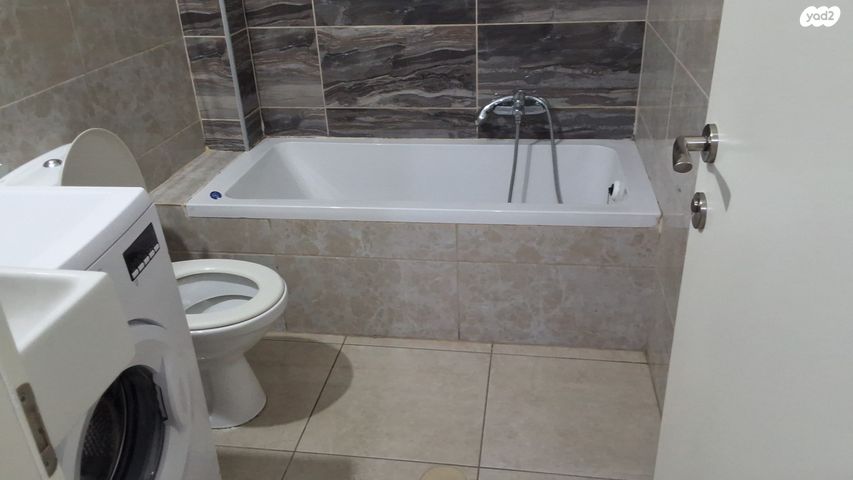 יחידת דיור, הרב גרוסמן ישראל, בית שמש