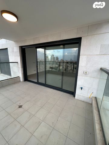 דירה, נוף הטיילת, נתניה