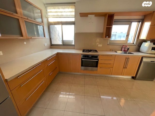 דירה, הרב עוזיאל, בבלי, תל אביב יפו