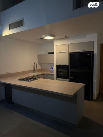 סטודיו/ לופט, ניסים אלוני 12, צמרות איילון, פארק צמרת, תל אביב יפו