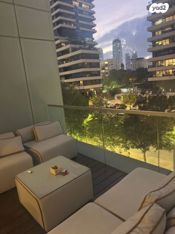 סטודיו/ לופט, ניסים אלוני 12, צמרות איילון, פארק צמרת, תל אביב יפו