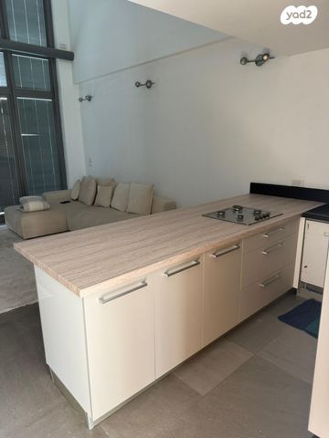 סטודיו/ לופט, ניסים אלוני 12, צמרות איילון, פארק צמרת, תל אביב יפו