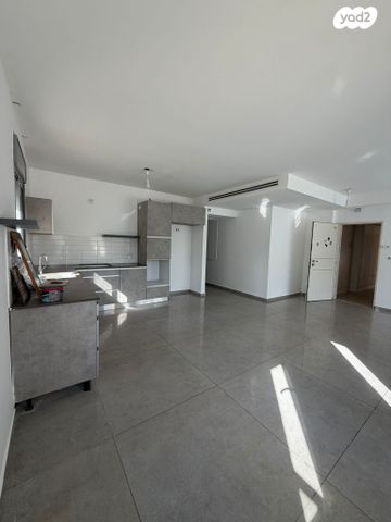 גג/ פנטהאוז, נתיבות