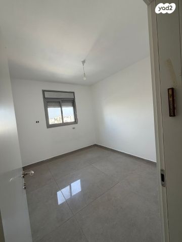 גג/ פנטהאוז, נתיבות