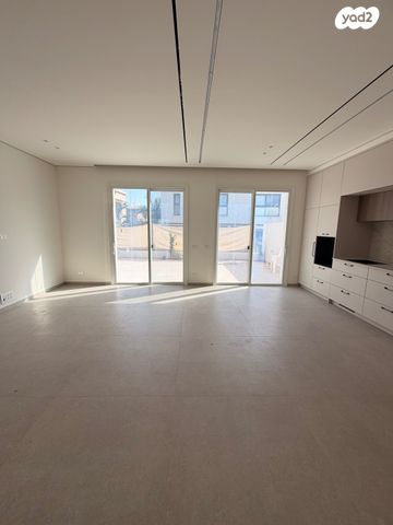 בית פרטי/ קוטג', נאות הפרחים, גן יבנה