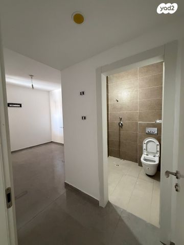 גג/ פנטהאוז, נתיבות