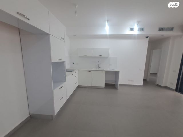 דירה, יואב, חרוזים, רמת גן