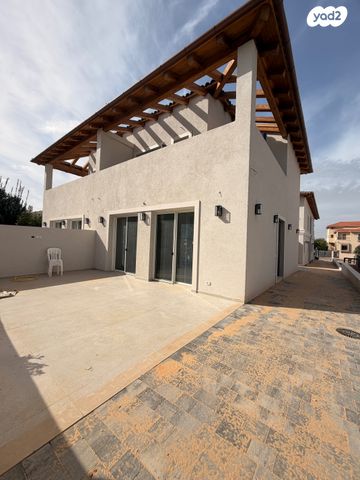 בית פרטי/ קוטג', נאות הפרחים, גן יבנה