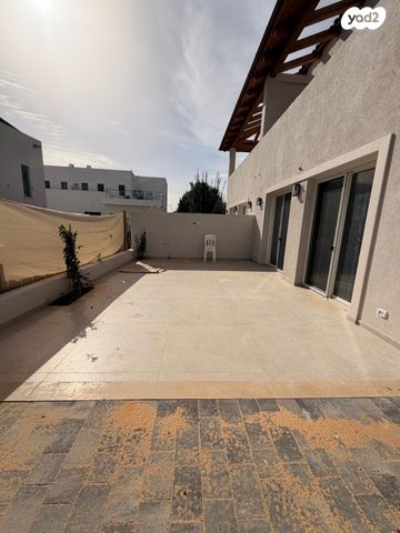 בית פרטי/ קוטג', נאות הפרחים, גן יבנה