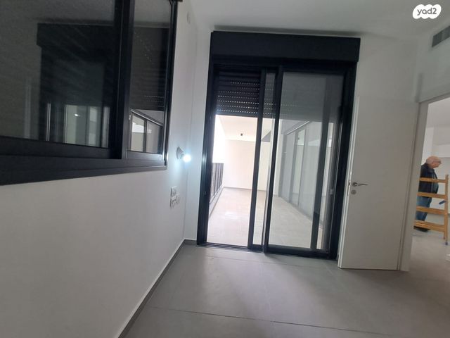 דירה, יואב, חרוזים, רמת גן