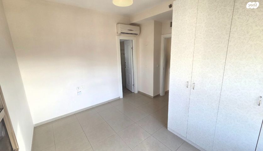 דירה, כרמל, אחוזת הנשיא, רחובות