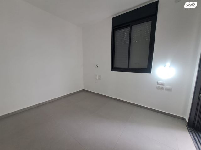 דירה, יואב, חרוזים, רמת גן