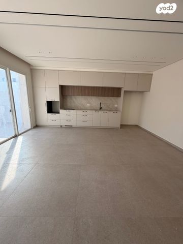 בית פרטי/ קוטג', נאות הפרחים, גן יבנה