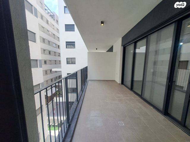 דירה, יואב, חרוזים, רמת גן