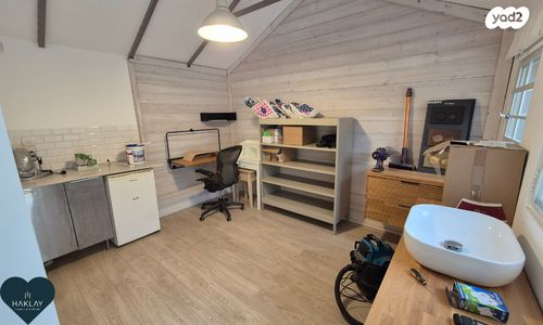 משרדים, בית יצחק שער חפר, בית יצחק שער חפר