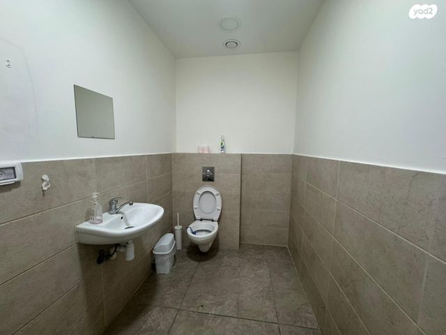 חנויות/ שטח מסחרי, חלוצי התעשייה, אזור תעשיה מפרץ, חיפה