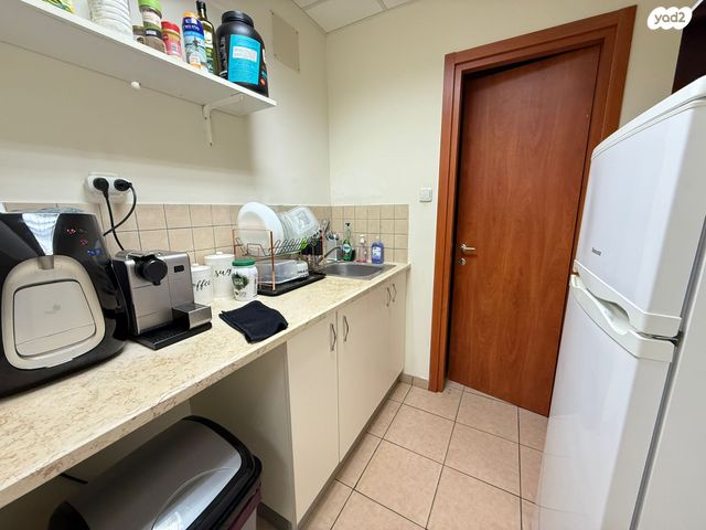 משרדים, דרך בר יהודה 52, אזור תעשיה, נשר