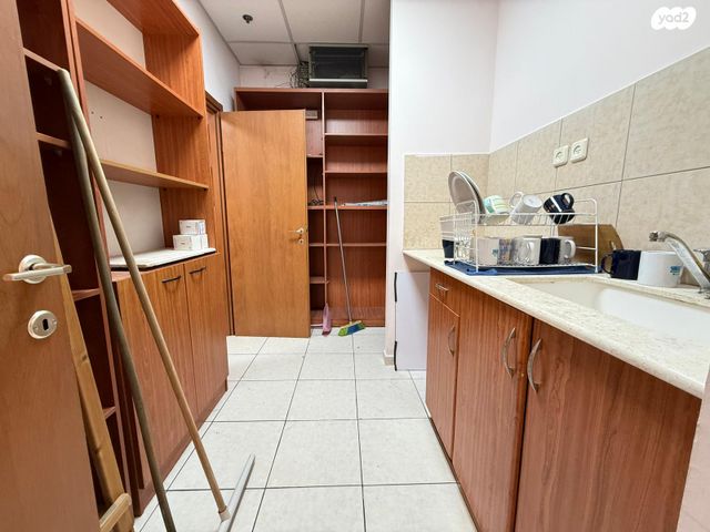 משרדים, דרך בר יהודה 52, אזור תעשיה, נשר