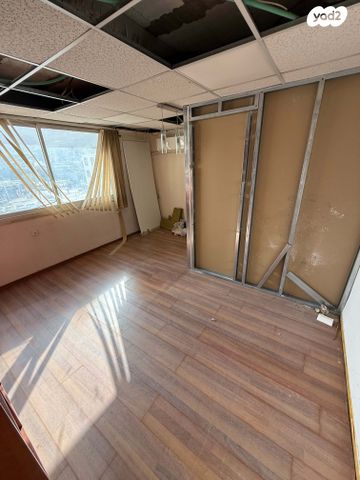 משרדים, כיכר רבין, לב העיר, טבריה