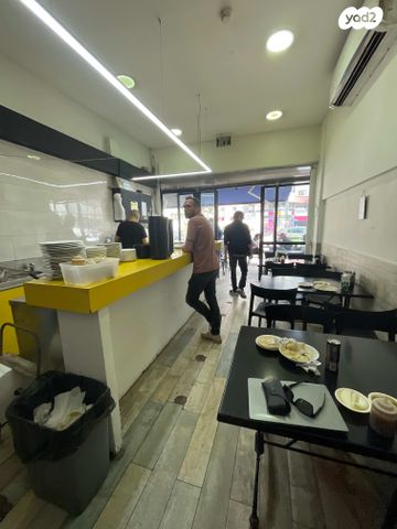 חנויות/ שטח מסחרי, יגאל אלון, נחלת יצחק, תל אביב יפו