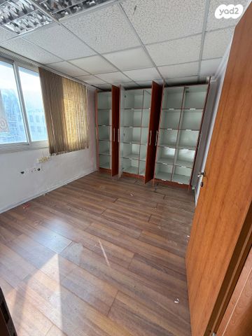 משרדים, כיכר רבין, לב העיר, טבריה