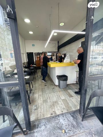 חנויות/ שטח מסחרי, יגאל אלון, נחלת יצחק, תל אביב יפו