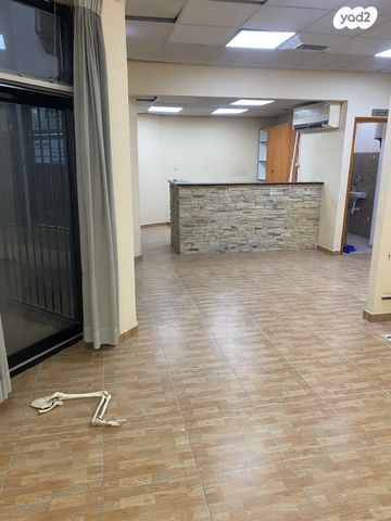 חנויות/ שטח מסחרי