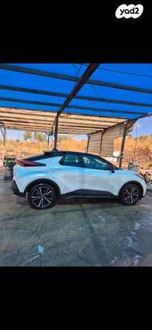 מודעת רכב טויוטה C-HR