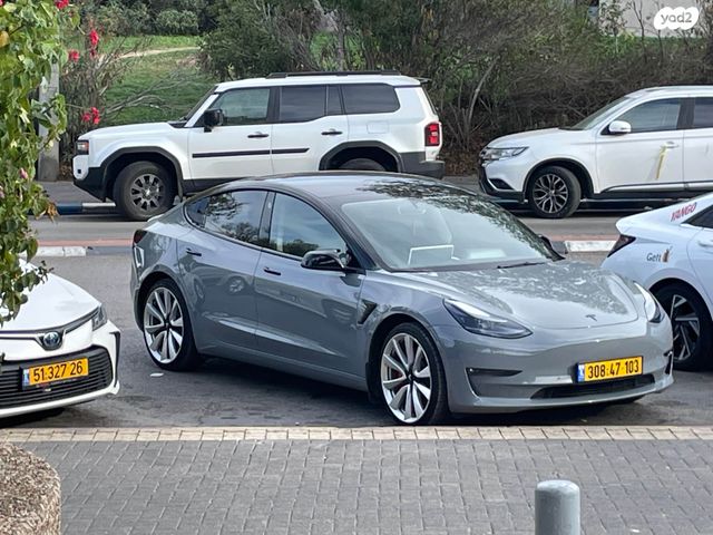 מודעת רכב טסלה מודל 3