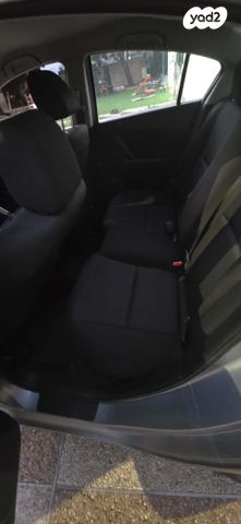 מודעת רכב מאזדה 3