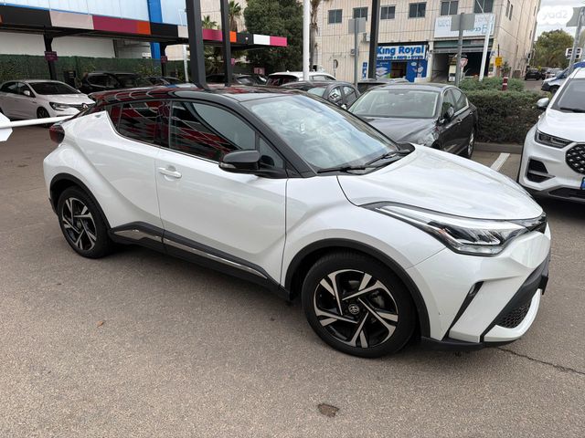 מודעת רכב טויוטה C-HR