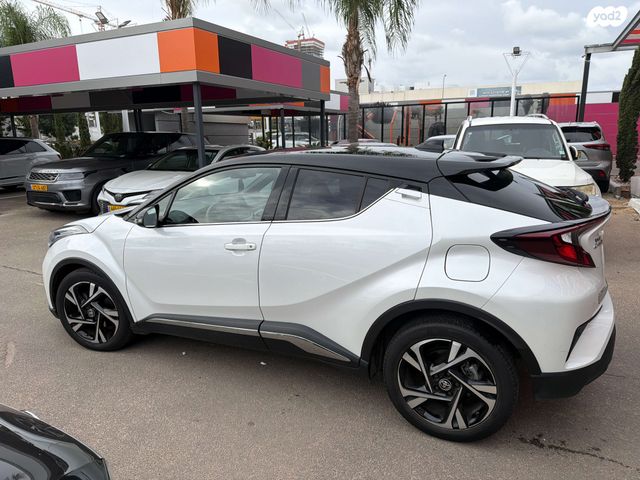 מודעת רכב טויוטה C-HR