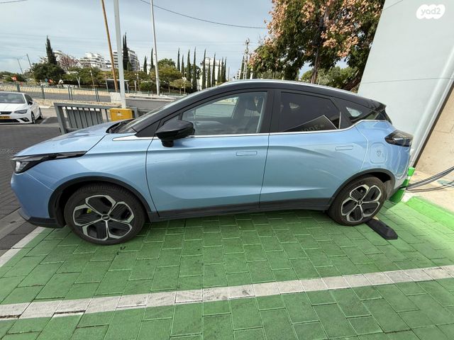 מודעת רכב ג׳ילי Geometry C