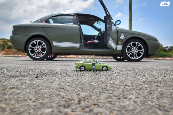 מודעת רכב אלפא רומיאו 156