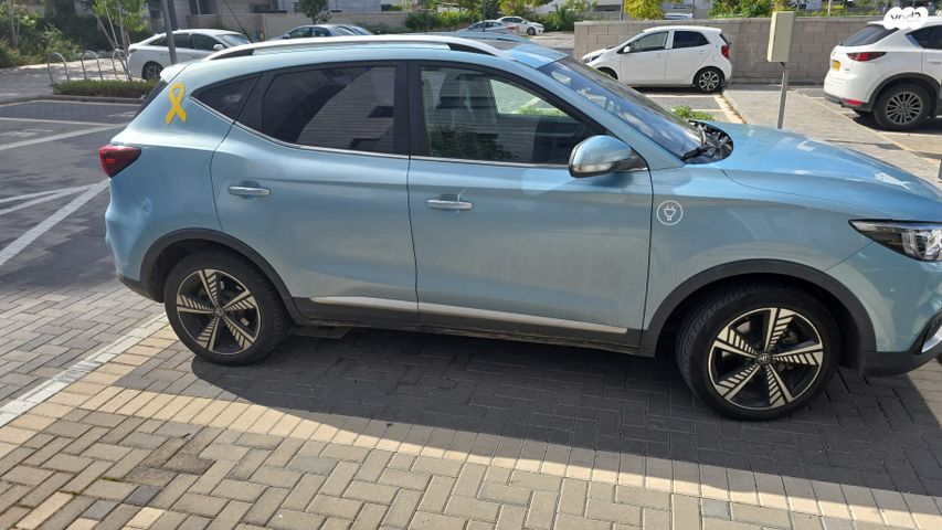 מודעת רכב אם ג'י ZS