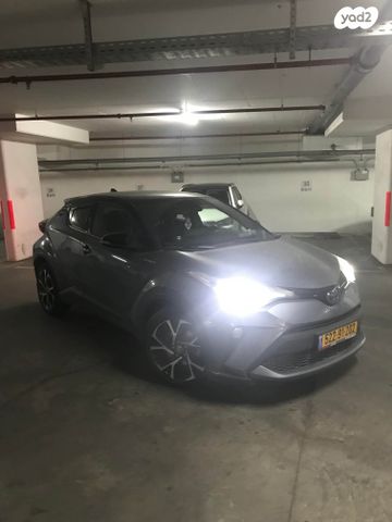 מודעת רכב טויוטה C-HR