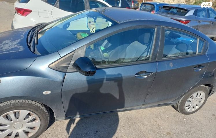 מודעת רכב מאזדה 2